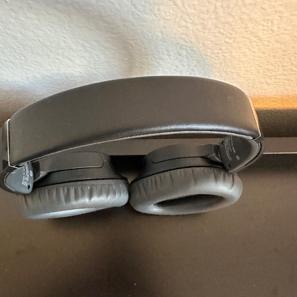 Sony Over-Ear Noise Cancelling Wireless Headphones - Picture 6 of 9